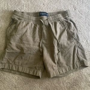 Abercrombie 6 Inch linen blend pull on short